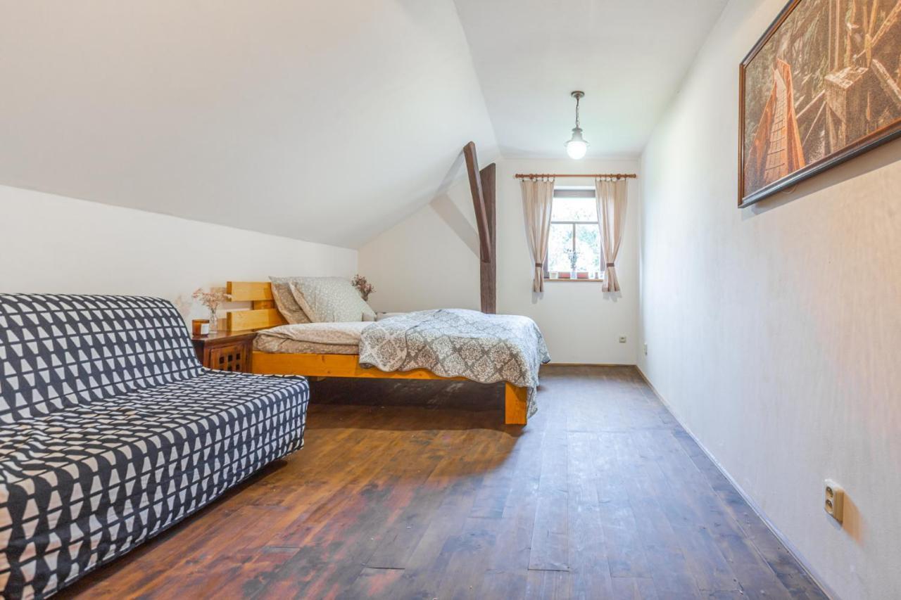 Buskovsky Mlyn 1580 Hotell Dolní Bousov Exteriör bild