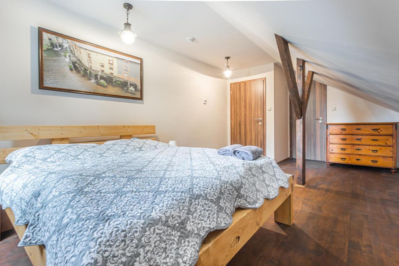 Buskovsky Mlyn 1580 Hotell Dolní Bousov Exteriör bild