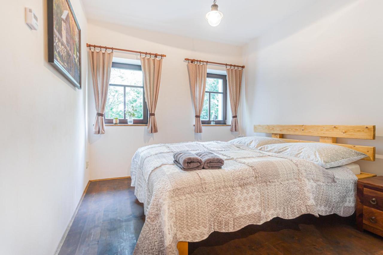 Buskovsky Mlyn 1580 Hotell Dolní Bousov Exteriör bild
