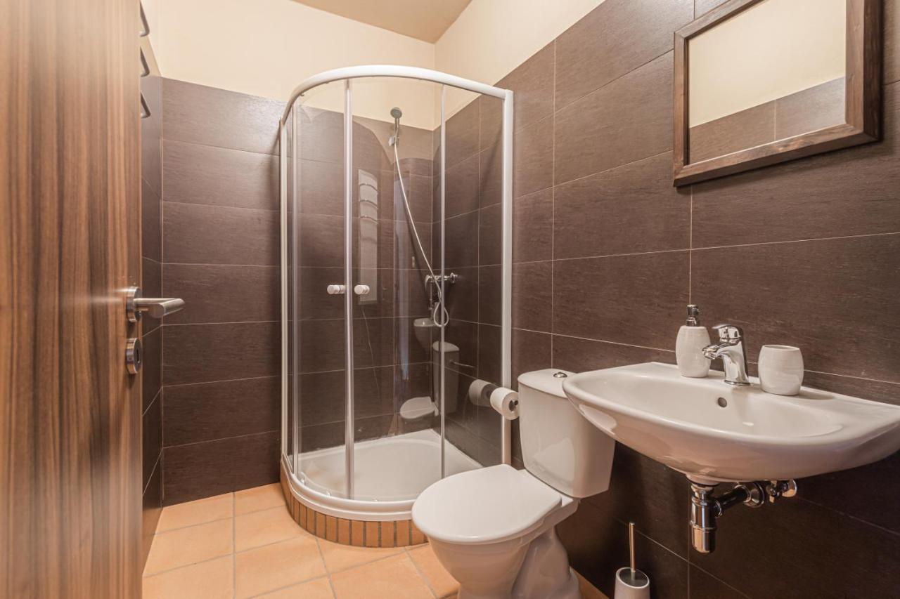 Buskovsky Mlyn 1580 Hotell Dolní Bousov Exteriör bild
