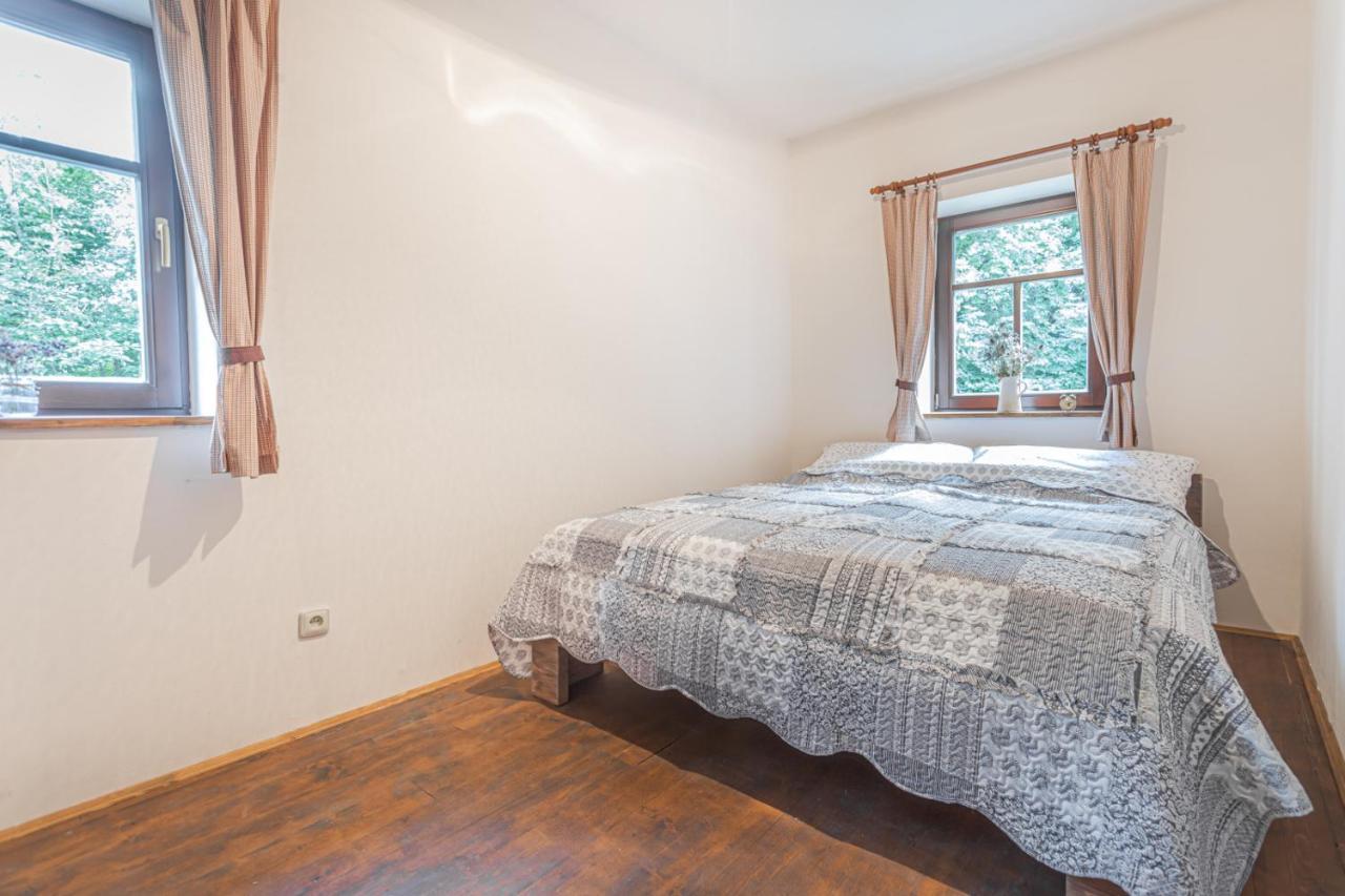 Buskovsky Mlyn 1580 Hotell Dolní Bousov Rum bild