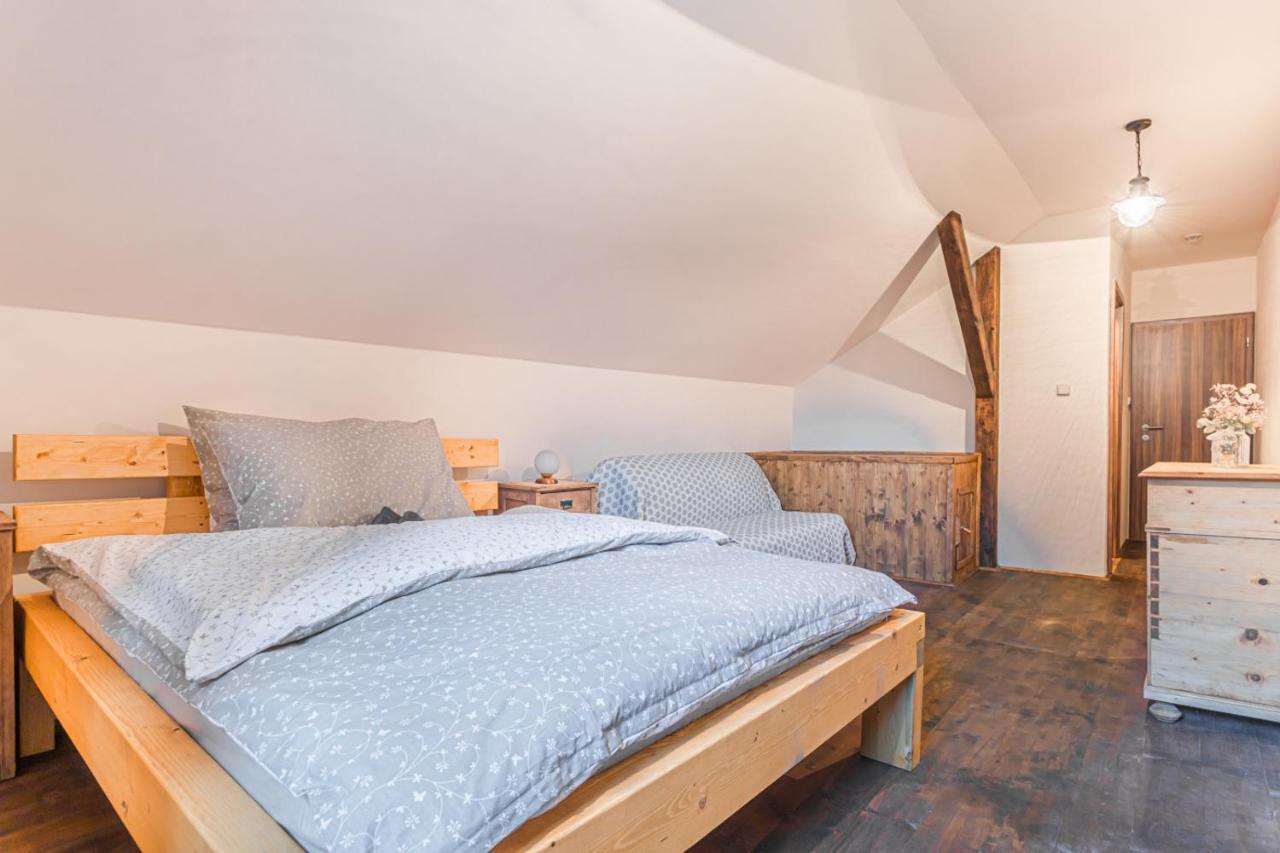 Buskovsky Mlyn 1580 Hotell Dolní Bousov Exteriör bild