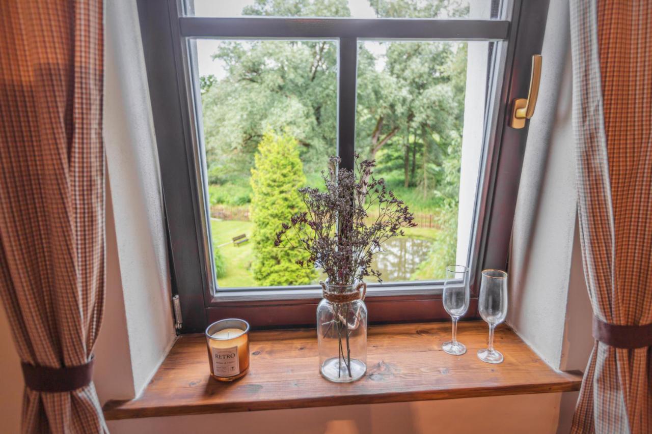 Buskovsky Mlyn 1580 Hotell Dolní Bousov Exteriör bild