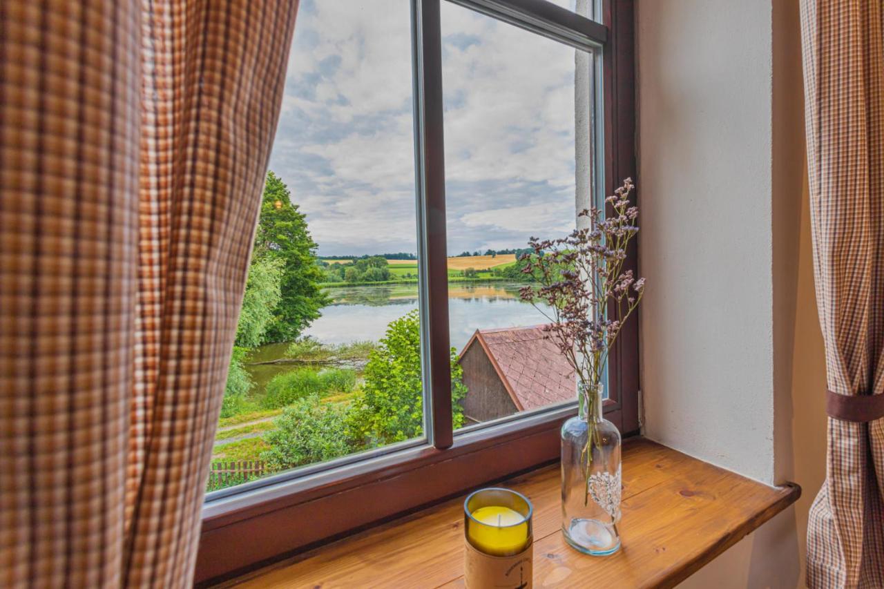 Buskovsky Mlyn 1580 Hotell Dolní Bousov Exteriör bild