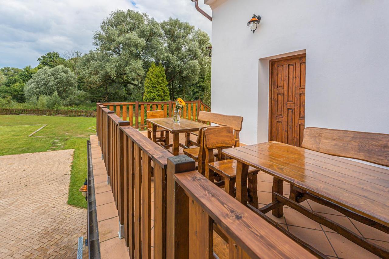 Buskovsky Mlyn 1580 Hotell Dolní Bousov Exteriör bild