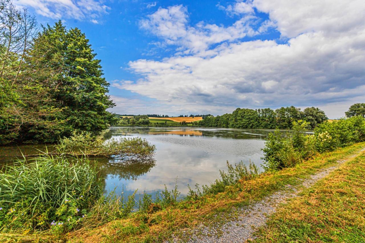 Buskovsky Mlyn 1580 Hotell Dolní Bousov Exteriör bild